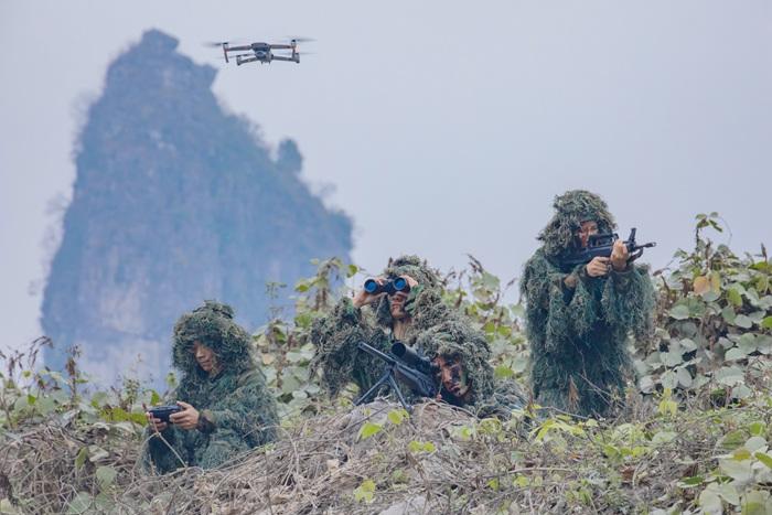 廣西河池武警野外偵查訓練