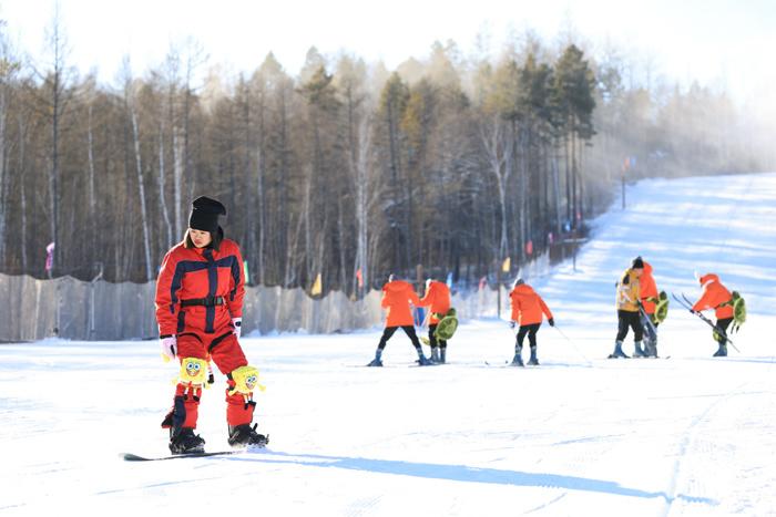 中國(guó)最北滑雪場(chǎng)開啟2023年初冬首滑