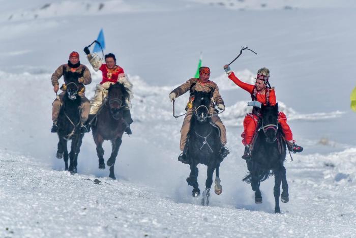 烏魯木齊山區(qū)舉辦雪地賽馬挑戰(zhàn)賽