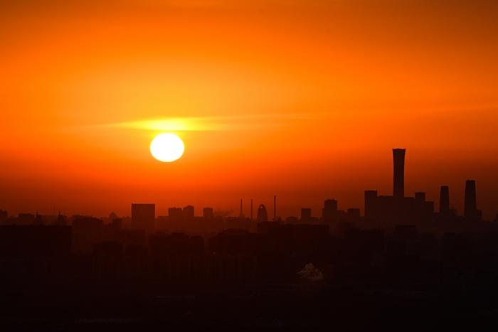 新年日出來啦！迎接2025年的第一縷陽光