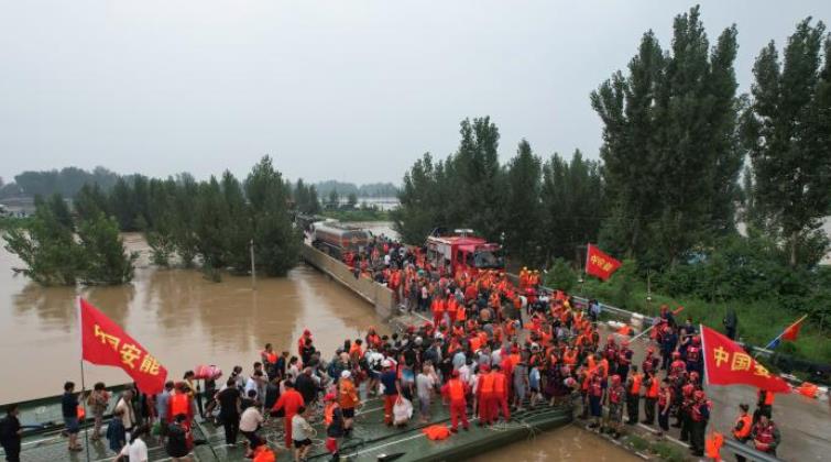 “逆行”重器中流擊水，創(chuàng)造救援速度奇跡<p>以精銳之“能”，護(hù)百姓之“安”，每一次極速救援，都是一場(chǎng)全力以赴，是承諾更是本色。<p>